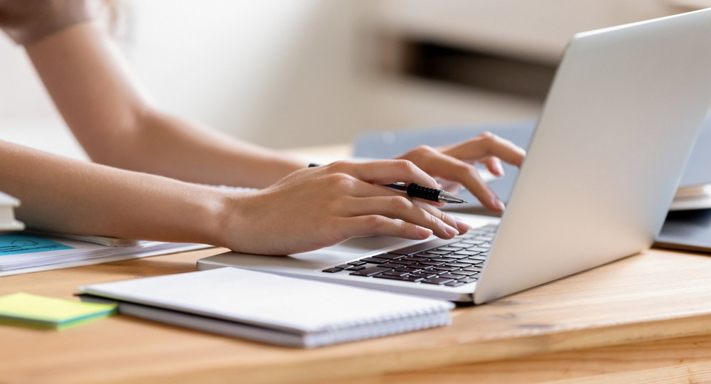 Сколько школ в России уже перевели на дистант