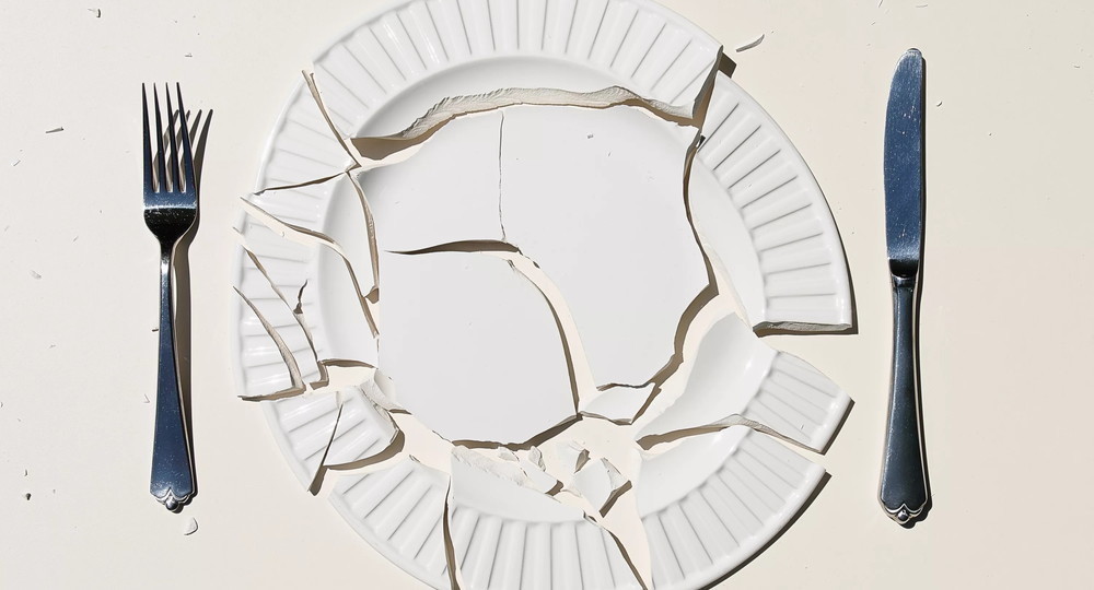 В школьных столовых Кызыла не хватает столов, стульев и посуды