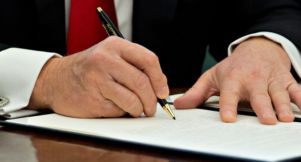 Путин подписал указ о создании Фонда защиты детей Путин подписал указ о создании Фонда защиты детей