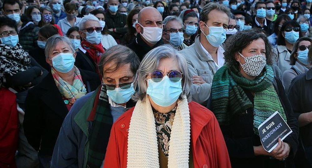 Французы выступают за показ антирелигиозных карикатур в школах Французы выступают за показ антирелигиозных карикатур в школах