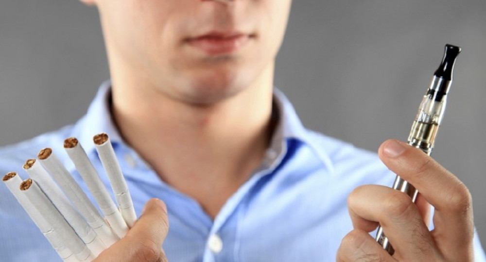 Сначала подростки курят электронные сигареты, потом – обычные Сначала подростки курят электронные сигареты, потом – обычные