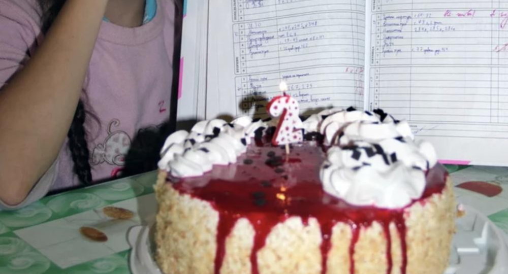 Заботливый отец устроил праздник из-за первой «двойки» дочери Заботливый отец устроил праздник из-за первой «двойки» дочери