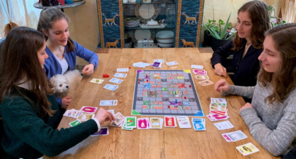 В Германии выпустили настольную игру о коронавирусе В Германии выпустили настольную игру о коронавирусе