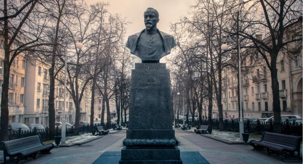 Педагогика одного памятника Педагогика одного памятника