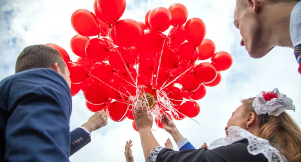 «Если каждый одиннадцатиклассник запустит по шарику, то в окружающей среде окажутся более 2 тысяч килограммов неперерабатываемого материала» «Если каждый одиннадцатиклассник запустит по шарику, то в окружающей среде окажутся более 2 тысяч килограммов неперерабатываемого материала»