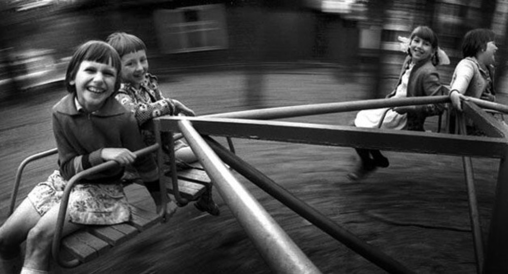 Пугачева, ногти из цветов и песок в сандаликах Пугачева, ногти из цветов и песок в сандаликах