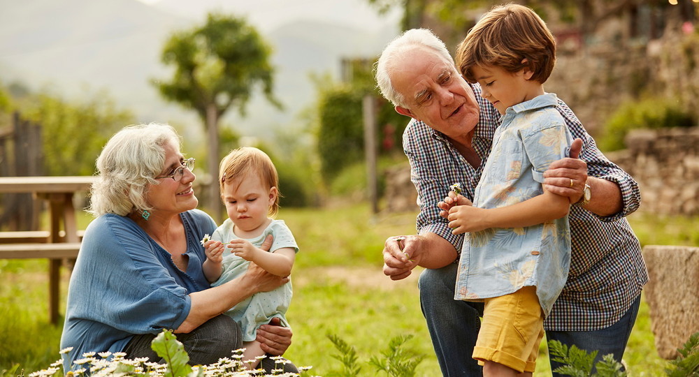 Кабмин одобрил законопроект, разрешающий временное проживание детей с бабушками Кабмин одобрил законопроект, разрешающий временное проживание детей с бабушками