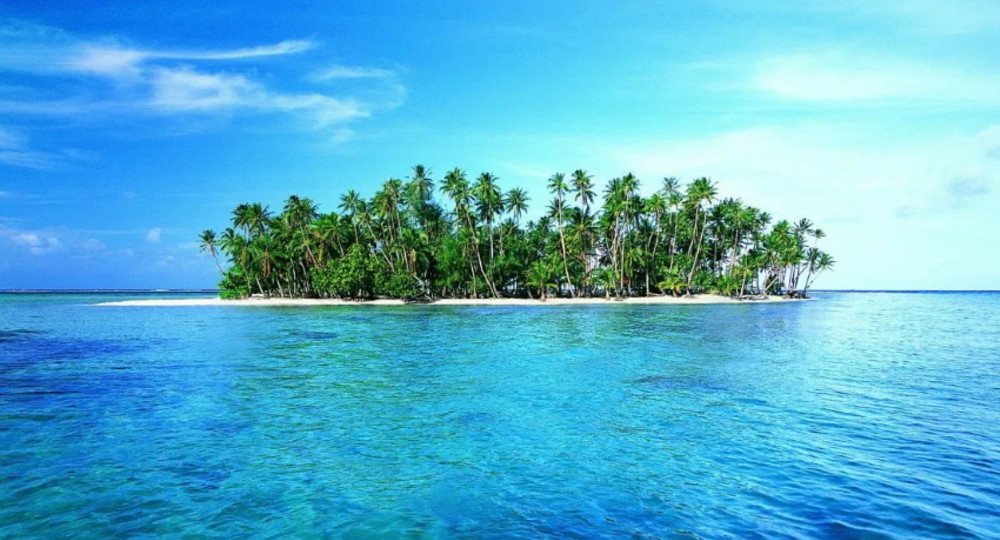 Родители сослали ребенка на необитаемый остров за плохое поведение Родители сослали ребенка на необитаемый остров за плохое поведение