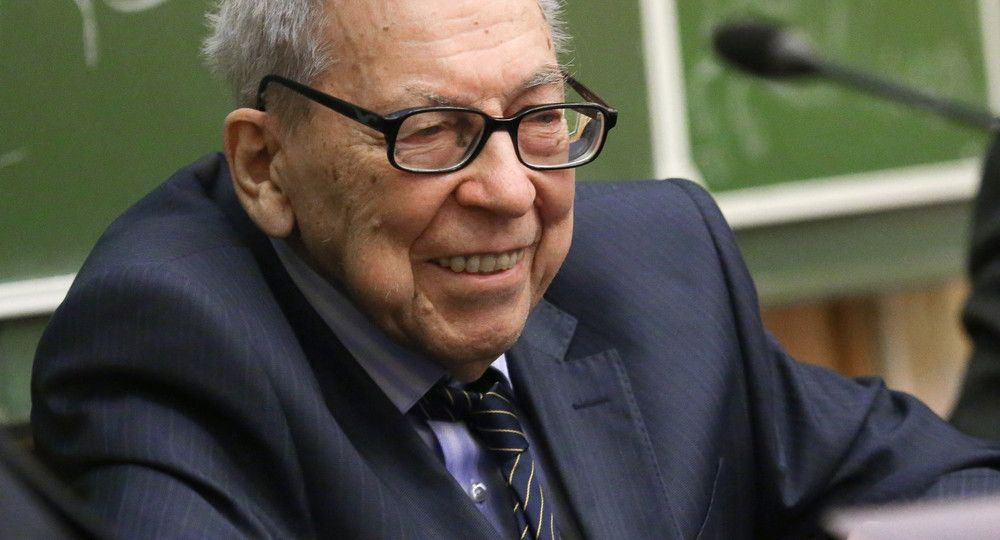 Ясен Засурский: Бойтесь учителей, которые без остановки говорят полтора часа и никак не общаются со своей аудиторией Ясен Засурский: Бойтесь учителей, которые без остановки говорят полтора часа и никак не общаются со своей аудиторией