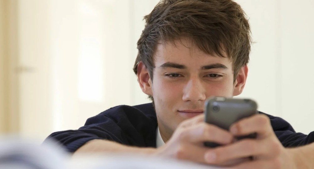 Милонов предложил разработать «Школофоны» для учеников Милонов предложил разработать «Школофоны» для учеников