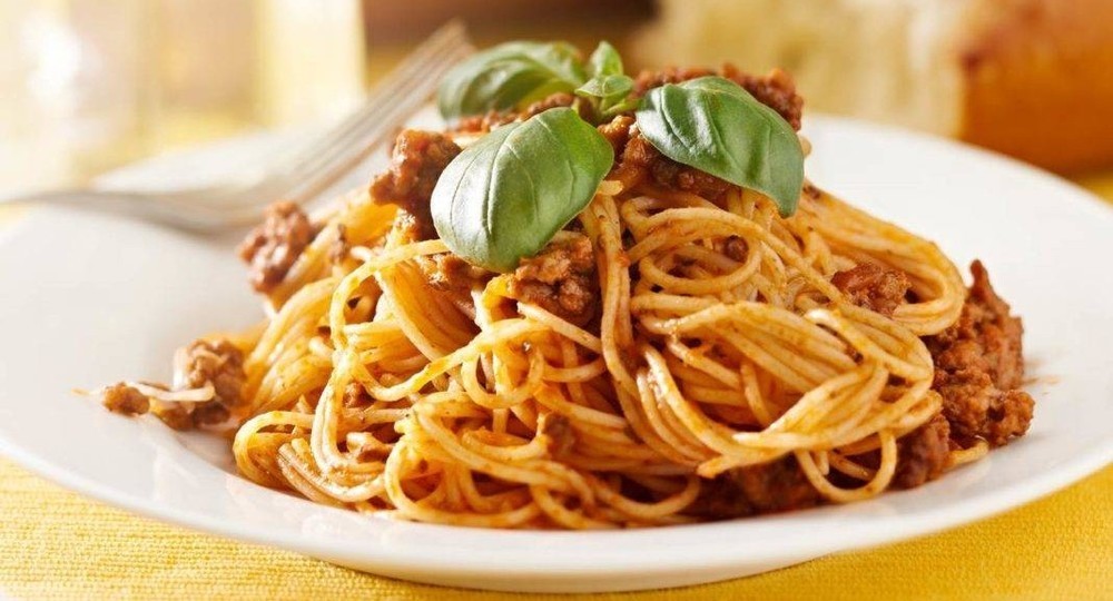 Роспотребнадзор запретил в школах макароны по-флотски, блины с творогом и яичницу