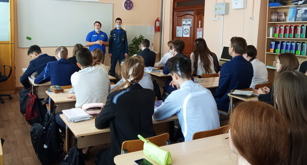 Учеников и педагогов предложили тренировать на случай нападений Учеников и педагогов предложили тренировать на случай нападений