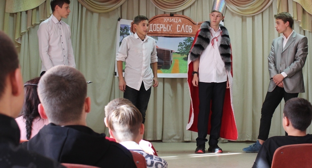 «Сама подготовка: декорации, костюмы, идеи. Они сближают» «Сама подготовка: декорации, костюмы, идеи. Они сближают»