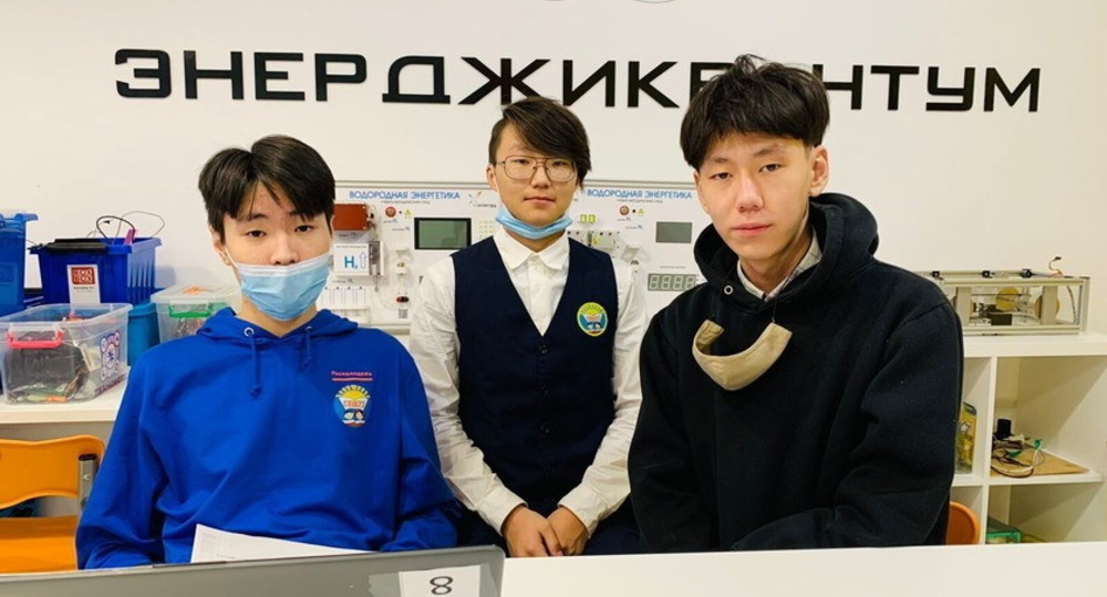 Якутские школьники изобрели IT-пуховик с обогревом