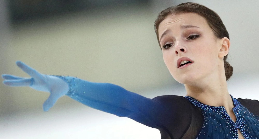 Школьный урок для олимпийской чемпионки: почему Щербакова ходит на физкультуру