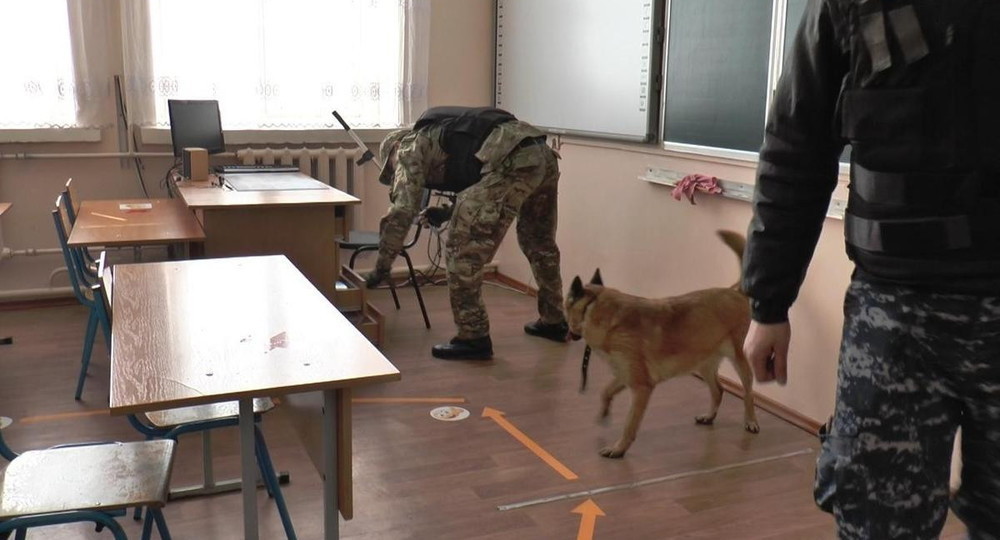 Школы Камчатки «заминировали» в четвертый раз за неделю Школы Камчатки «заминировали» в четвертый раз за неделю