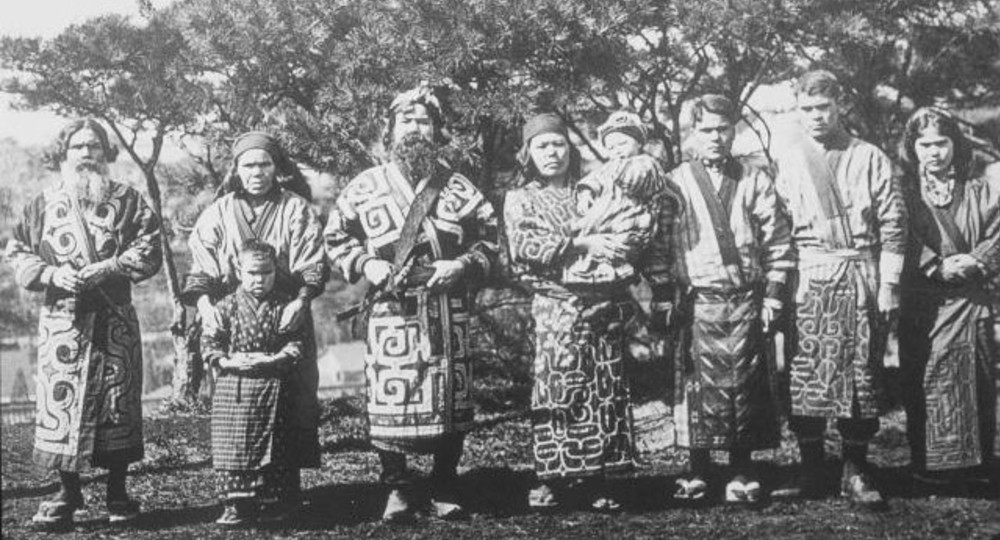 «Айну» значит просто «человек» «Айну» значит просто «человек»