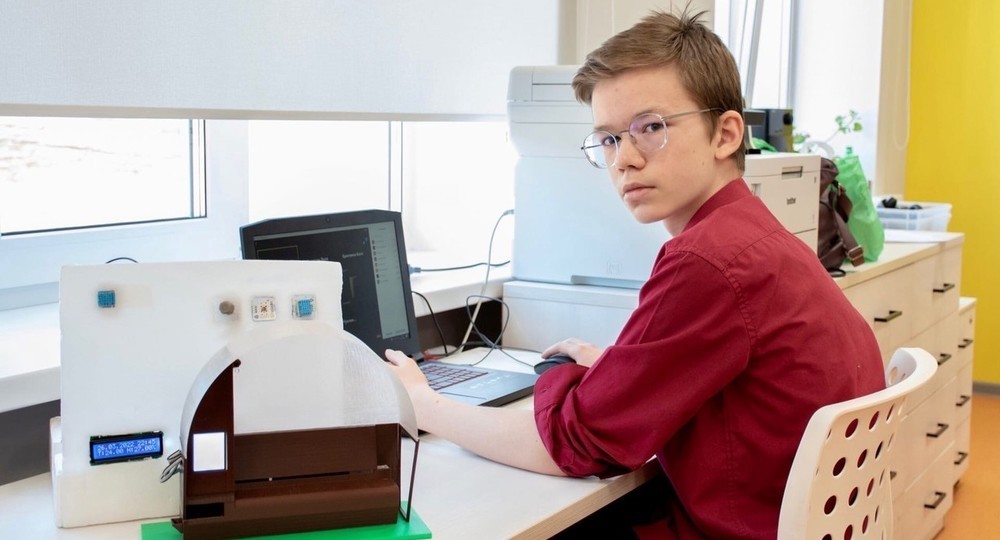 Кировский школьник создал модель «умной скамейки» для города Кировский школьник создал модель «умной скамейки» для города