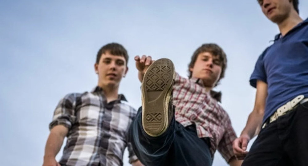 Что делать, если ребенок связался с «плохой» компанией