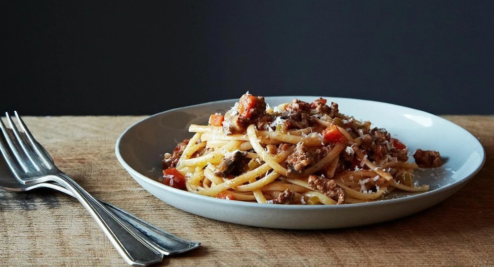 Волгоградских школьников будут кормить омлетом и пастой болоньезе