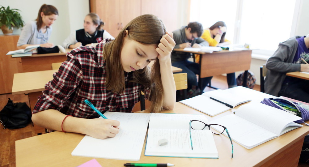 Более 300 тысяч выпускников сдают профильную математику Более 300 тысяч выпускников сдают профильную математику