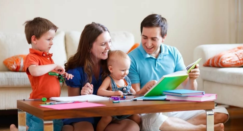 Владимир Путин поручил Минпросвещения разработать просветительские программы для родителей