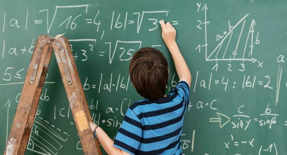 Младший брат Алисы Тепляковой сдал ЕГЭ по математике Младший брат Алисы Тепляковой сдал ЕГЭ по математике