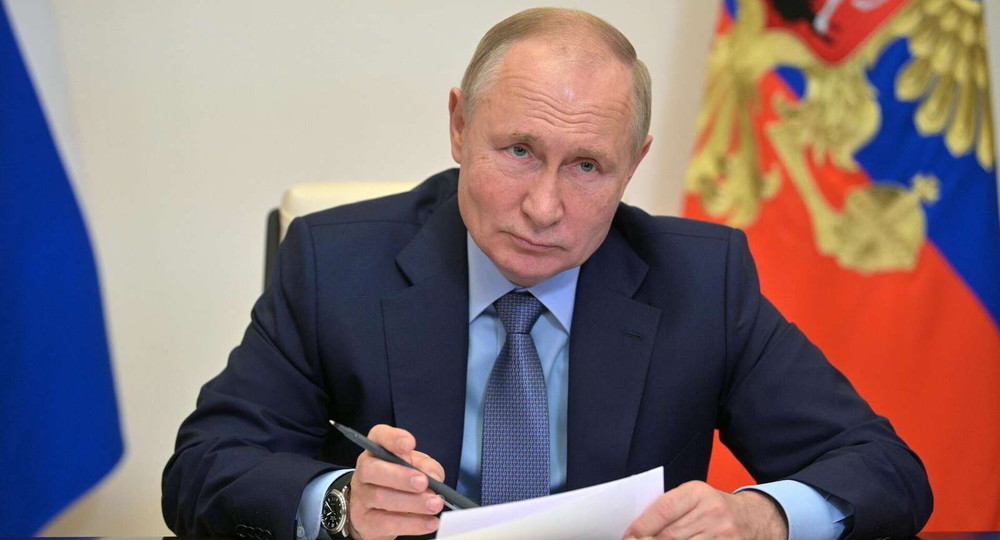 Владимир Путин подписал указ об учреждении звания «Мать-героиня» Владимир Путин подписал указ об учреждении звания «Мать-героиня»