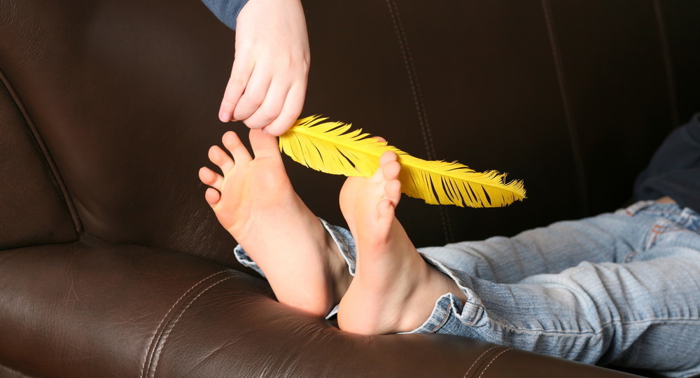 Почему люди не смеются, когда щекочут себя сами Почему люди не смеются, когда щекочут себя сами