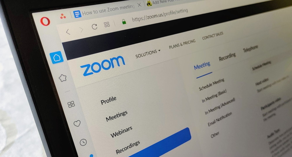 Zoom начал отключать российским вузам оплаченные лицензии Zoom начал отключать российским вузам оплаченные лицензии