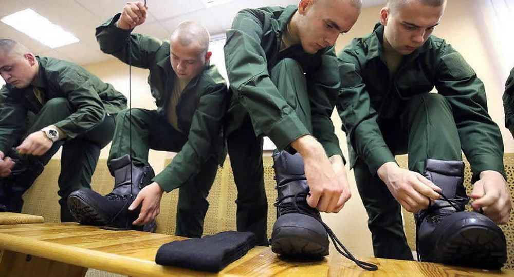 Шойгу предложил поэтапно увеличить призывной возраст с 18 до 21 года