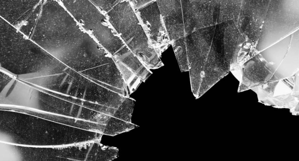 На Камчатке вооруженный осколком стекла первоклассник напал на детей и педагога