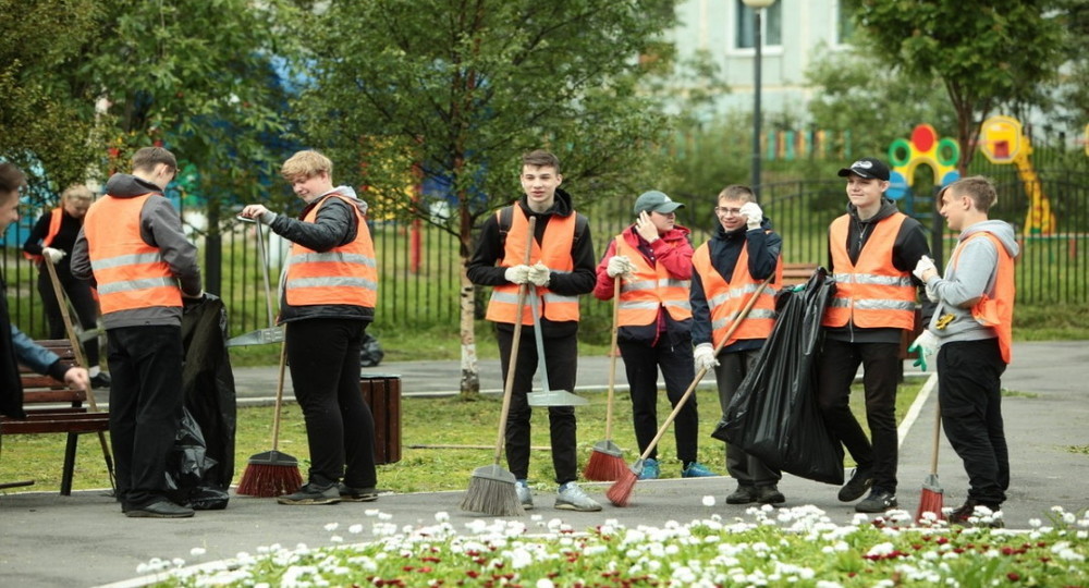 Российских школьников могут обязать заниматься общественно-полезным трудом Российских школьников могут обязать заниматься общественно-полезным трудом