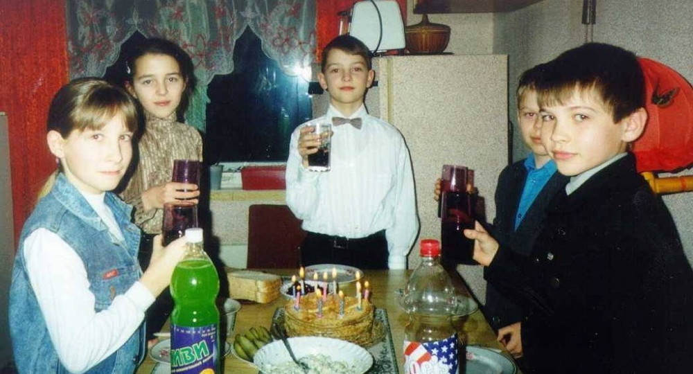 Макарошки с макарошками и один сникерс в год: воспоминания о голодных 90-х