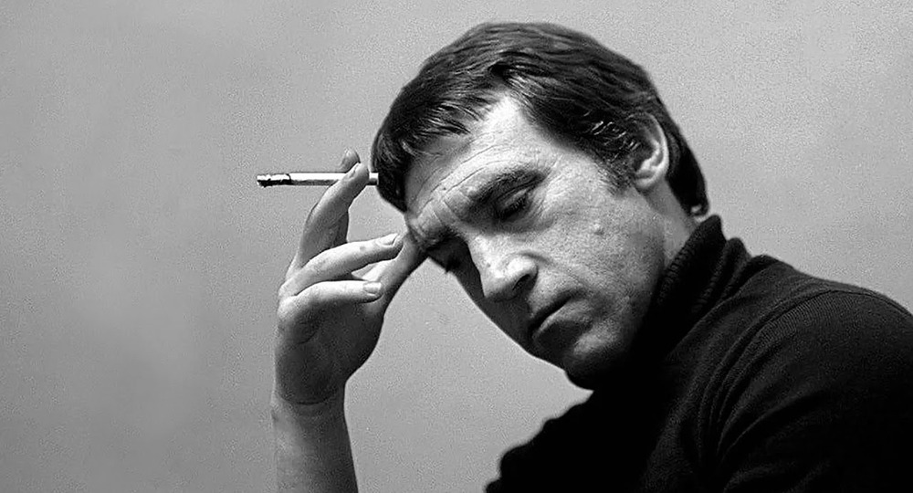 Магнитофонной лентой с его голосом можно обмотать земной шар Магнитофонной лентой с его голосом можно обмотать земной шар