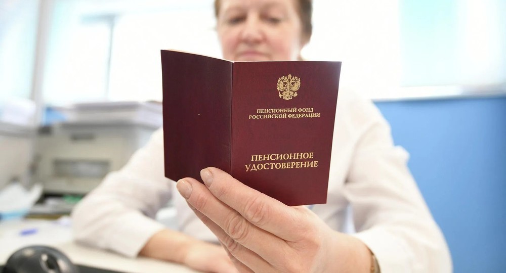 Работающих на пенсии учителей предложили освободить от страховых взносов Работающих на пенсии учителей предложили освободить от страховых взносов