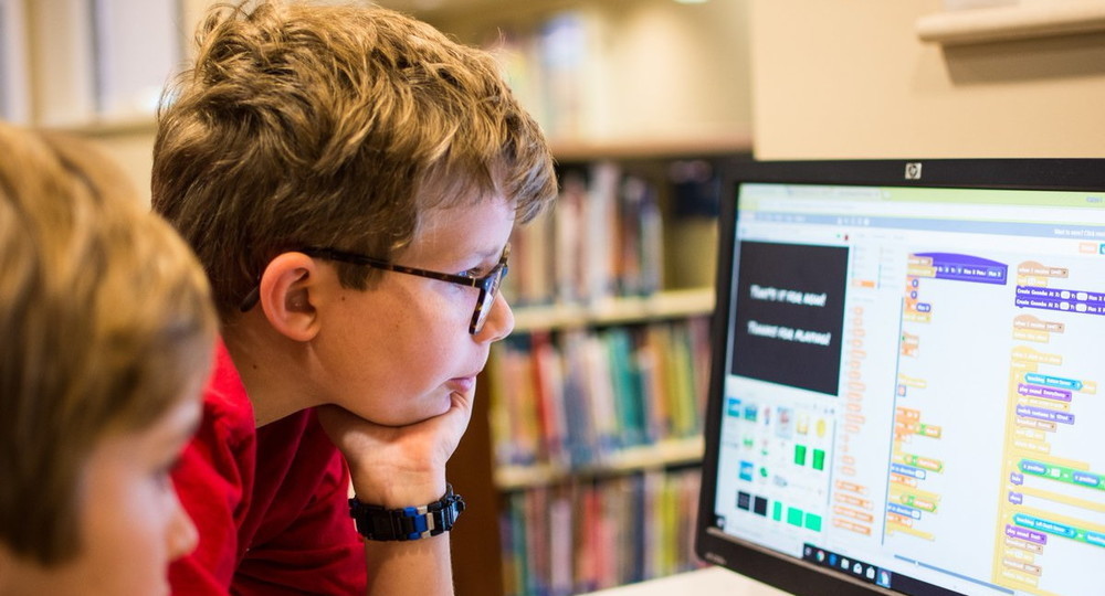 Почти половина российских школьников хотят изучать программирование и английский язык