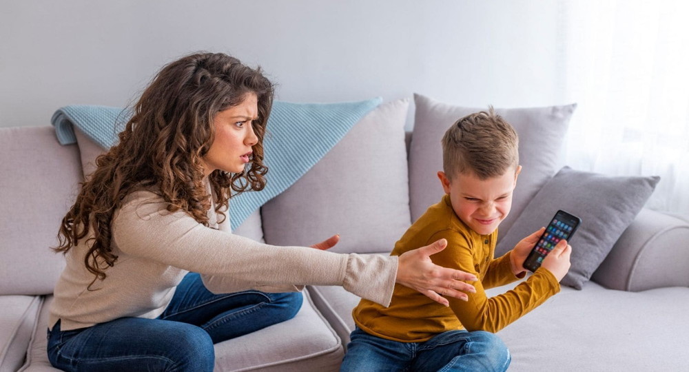 Исследование: гаджеты повышают риск самоубийства у детей