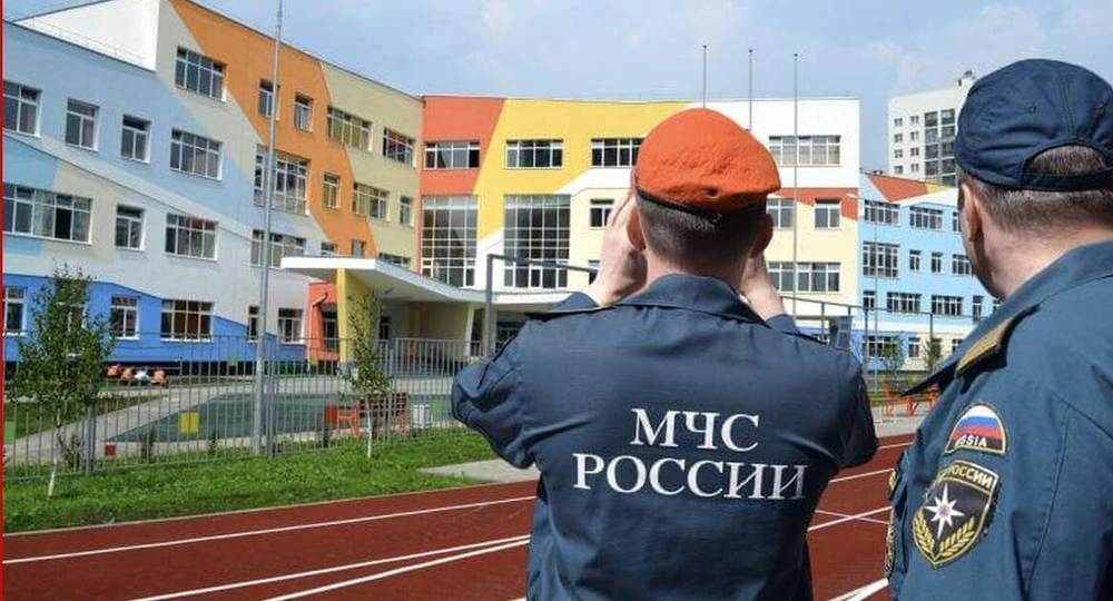 МЧС разрешило оставить решетки на окнах в школах МЧС разрешило оставить решетки на окнах в школах