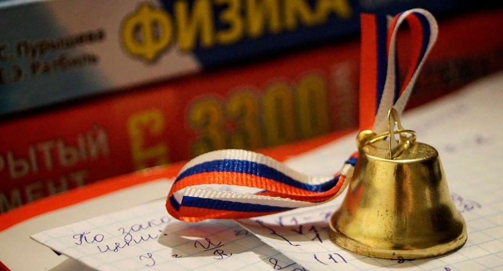 В российских школах начинаются последние звонки В российских школах начинаются последние звонки