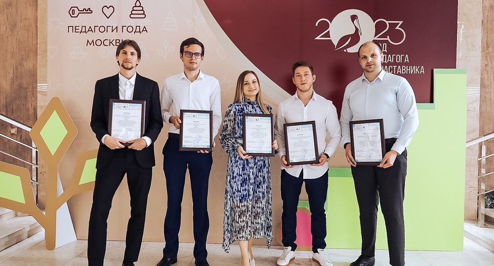 В столице наградили лучших педагогов города В столице наградили лучших педагогов города