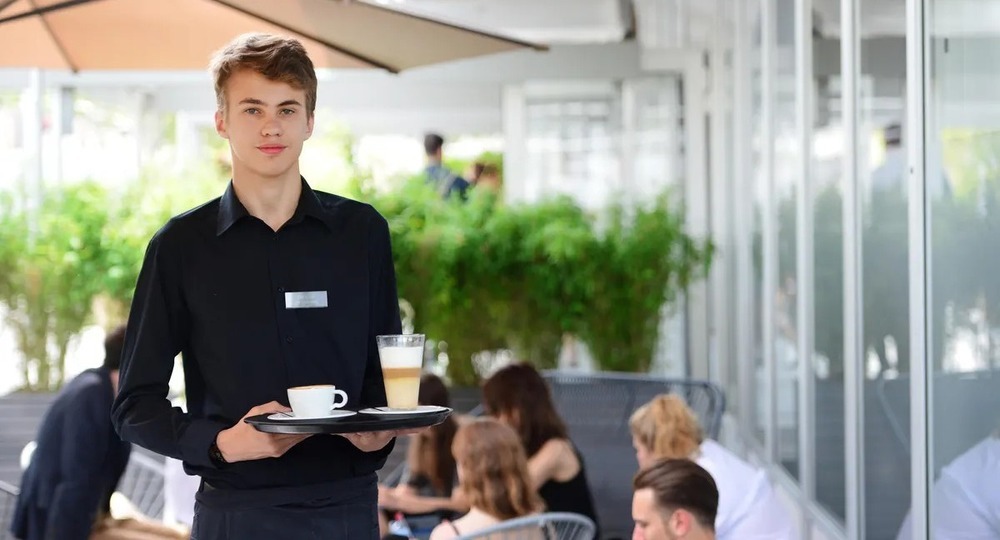 Госдума приняла закон об упрощенном трудоустройстве подростков Госдума приняла закон об упрощенном трудоустройстве подростков