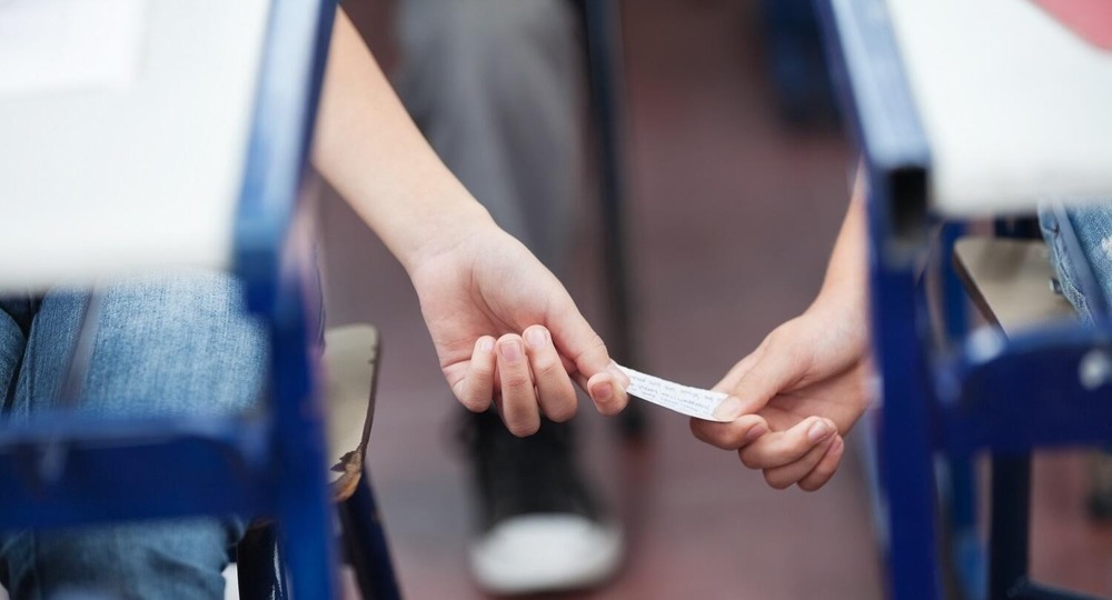 Более 600 человек удалили с ЕГЭ за нарушения Более 600 человек удалили с ЕГЭ за нарушения