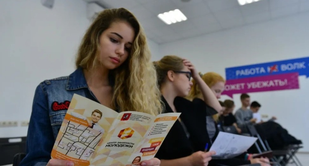 80% выпускников вузов устраиваются работать по специальности 80% выпускников вузов устраиваются работать по специальности