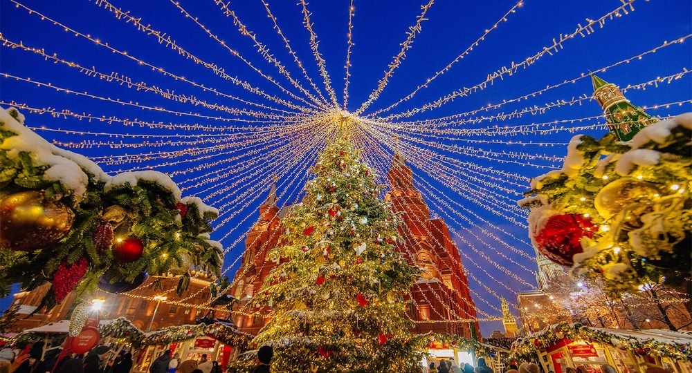 Главную новогоднюю елку страны спилили в подмосковном Фряново Главную новогоднюю елку страны спилили в подмосковном Фряново