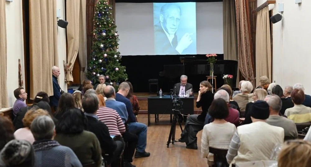 «Володя был мастером обнимать необъятное…» «Володя был мастером обнимать необъятное…»