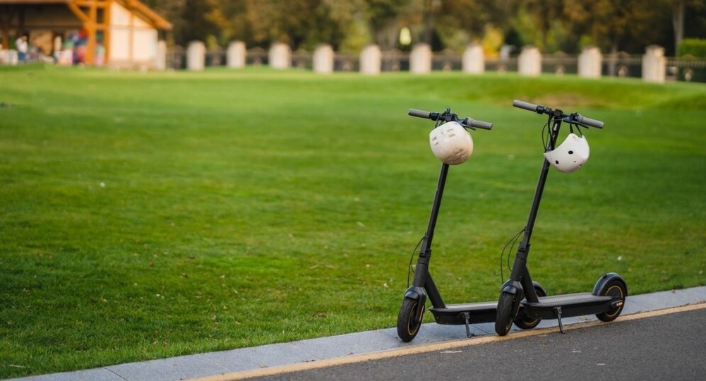 Власти обсудили запрет езды на электросамокатах по тротуарам