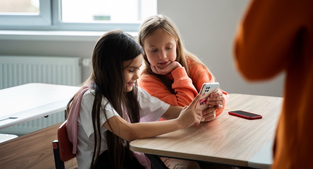 Петербургские депутаты хотят запретить ученикам пользоваться телефонами в школах Петербургские депутаты хотят запретить ученикам пользоваться телефонами в школах