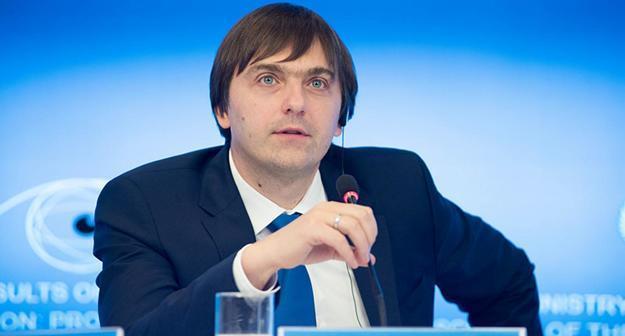 Сергей Кравцов об особенностях ЕГЭ-2019: Даже если ребенок учился в гуманитарном классе, он имеет право выбрать профильную математику Middle size 1548261004