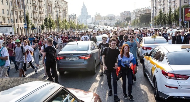 Активная жизненная позиция должна быть направлена в конструктивное русло, а не на протест Активная жизненная позиция должна быть направлена в конструктивное русло, а не на протест